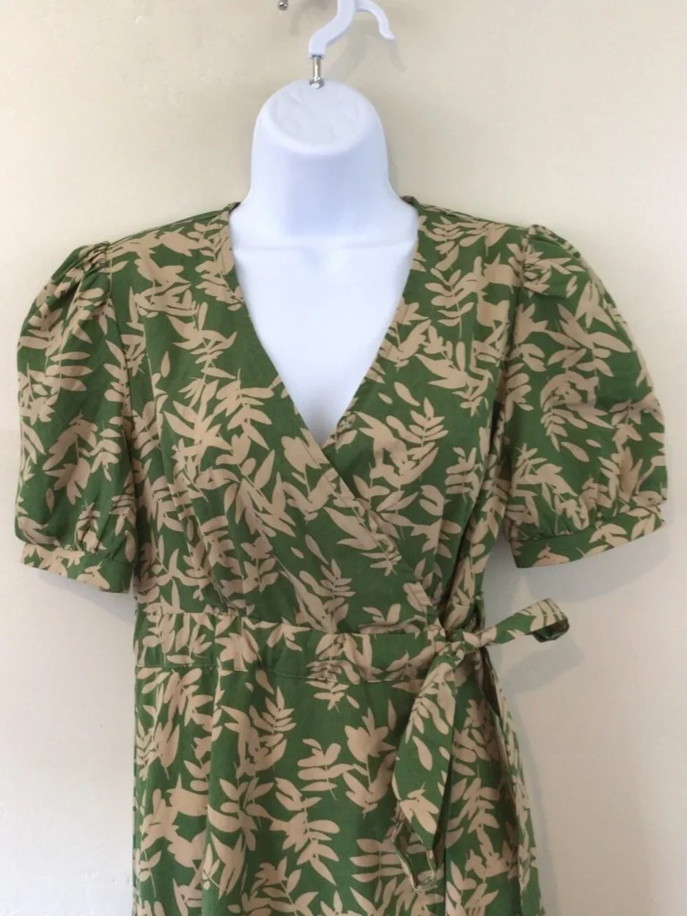 Dazy Green and Tan Print Puff Sleeve Tie Waist Long Dress - Picture 3 of 7